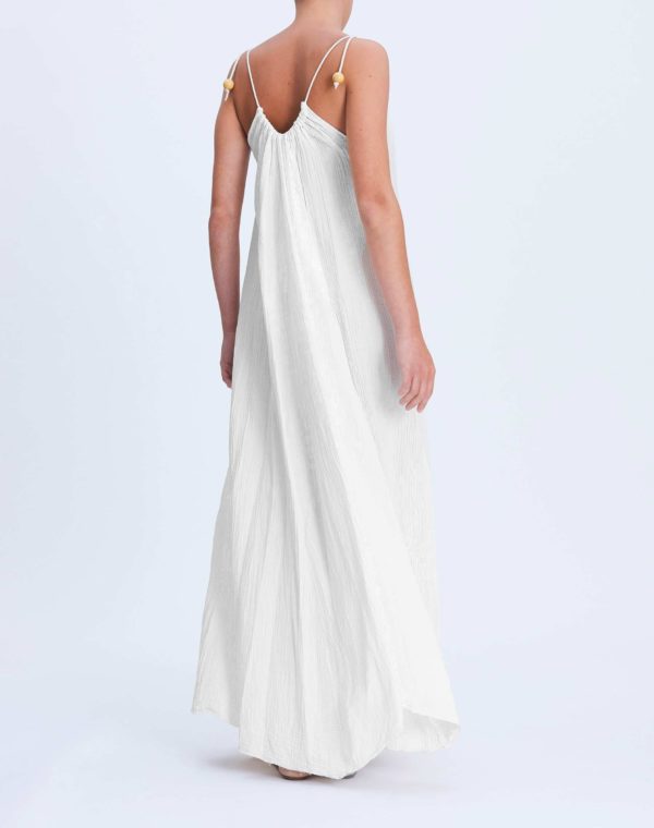 Longue robe blanche à bretelle